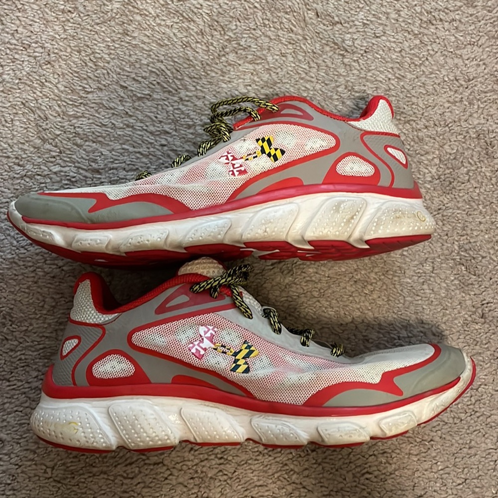 Womens UA Limited Edition MD Flag shoes